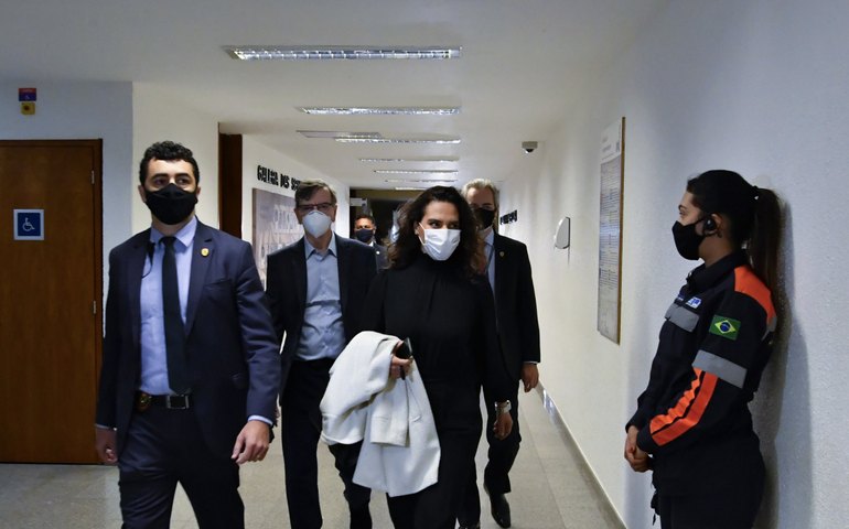 CPI da Covid abre sessão em que ouvirá a médica Luana Araújo