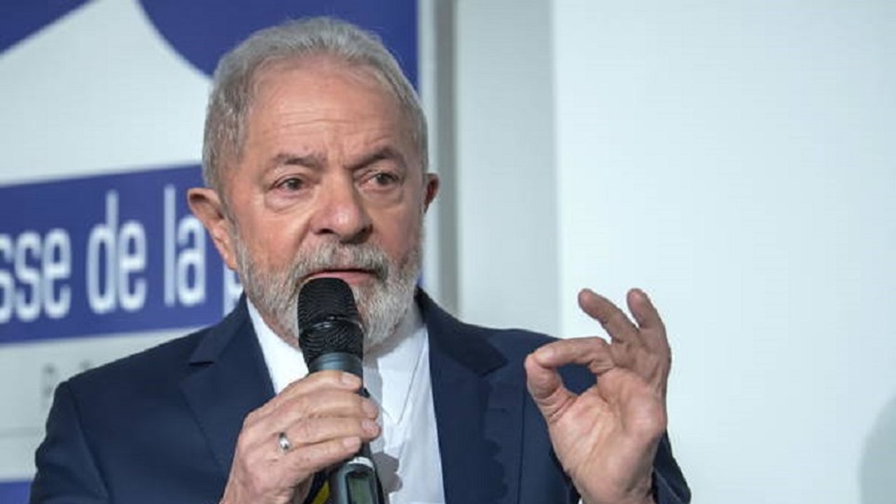 Com recados ao mercado, Lula diz que vai ‘abrasileirar’ o preço da gasolina