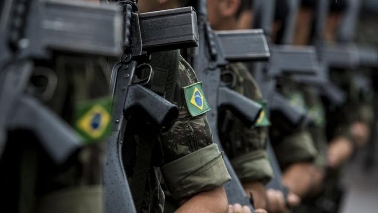 PT busca restringir militares em cargos civis e mudar artigo 142 da Constituição