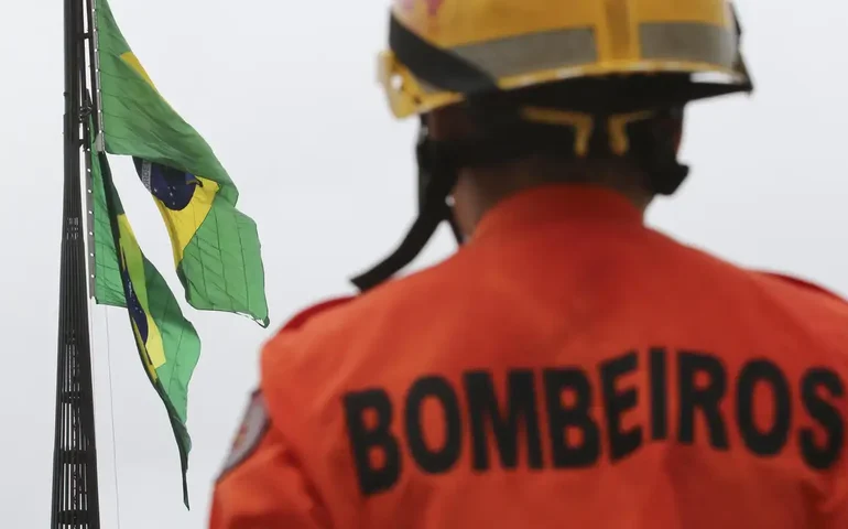 Bombeiros resgatam idosa de poço com 8 metros de profundidade