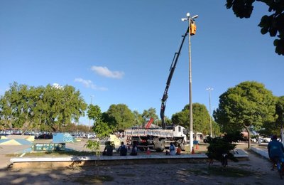 Sima recupera iluminação da Praça Padre Cícero após furto de cabos