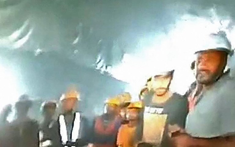 Autoridades encontram obstáculos nos últimos nove metros para resgatar trabalhadores presos em túnel na Índia