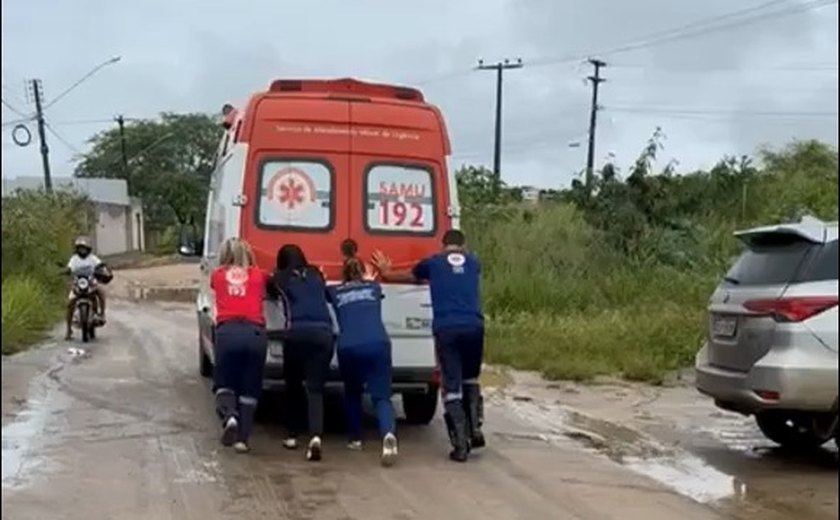 Servidores de ambulância denunciam falta de manutenção em veículos de socorro: 'Precisamos empurrar para pegar no tranco', relatam