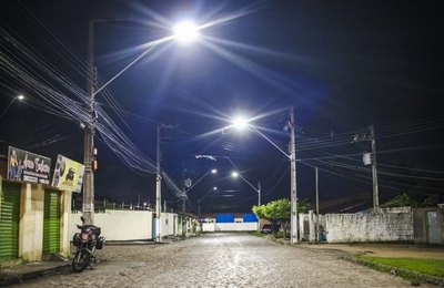 Nova iluminação em LED melhora a vida dos moradores do Conjunto Carminha no Benedito Bentes