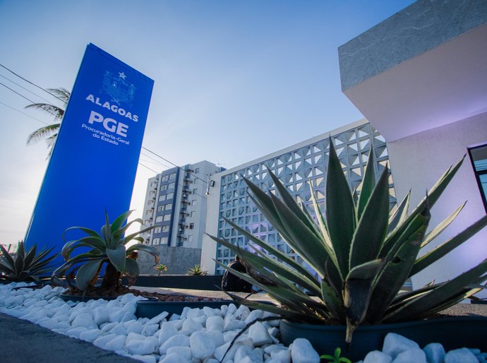 Edital do concurso da PGE é retificado e reabre inscrições para candidatos com TEA