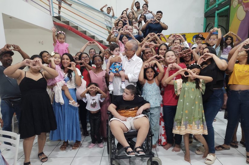 Mães do Programa Coraçãozinho rendem homenagem ao Dr. Wanderley