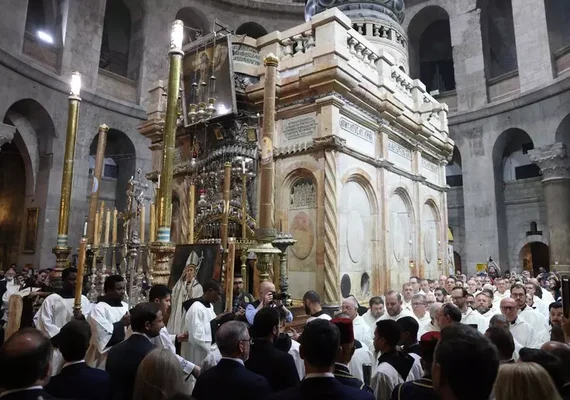 Igreja do Santo Sepulcro recebe missa em sufrágio do Papa