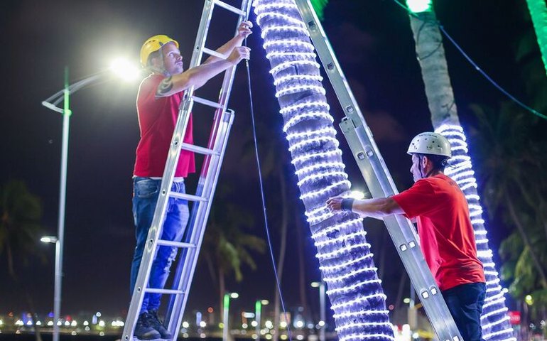 Natal de Todos Nós: Prefeitura inicia decoração natalina na capital