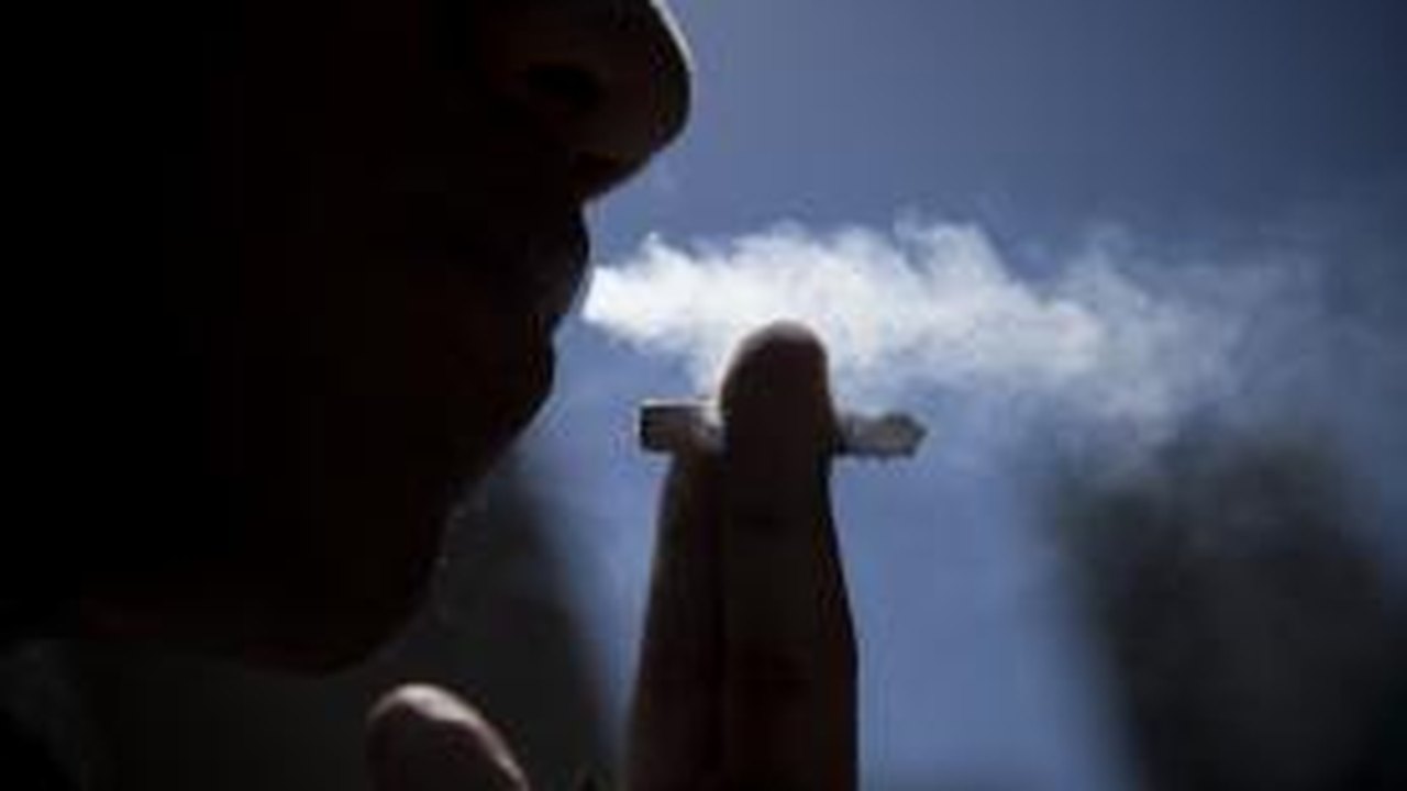 Anvisa vai investigar propaganda de cigarro em festas universitárias