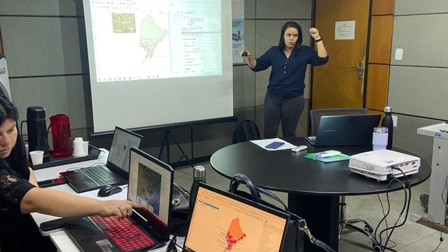 Curso capacita servidores para uso de software de geoprocessamento