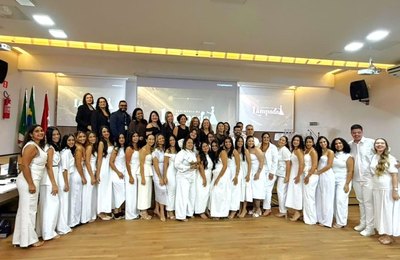 Cerimônia da Lâmpada emociona estudantes de Enfermagem do Cesmac e celebra tradição da profissão