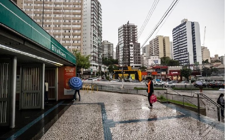 Prefeitura de SP quer facilitar vagas de garagem em prédios perto de metrô