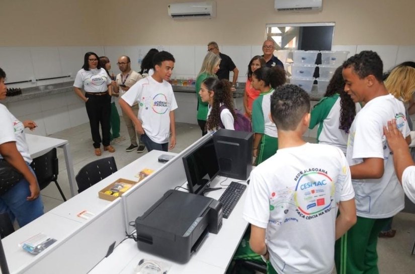 Cesmac fortalece ensino científico com entrega de Laboratórios Maker em Alagoas