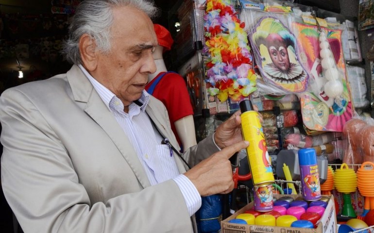 Vigilância Sanitária orienta sobre o uso de espumas, confetes e serpentinas no Carnaval