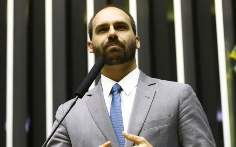 Conselho de Ética abre processo contra Eduardo Bolsonaro