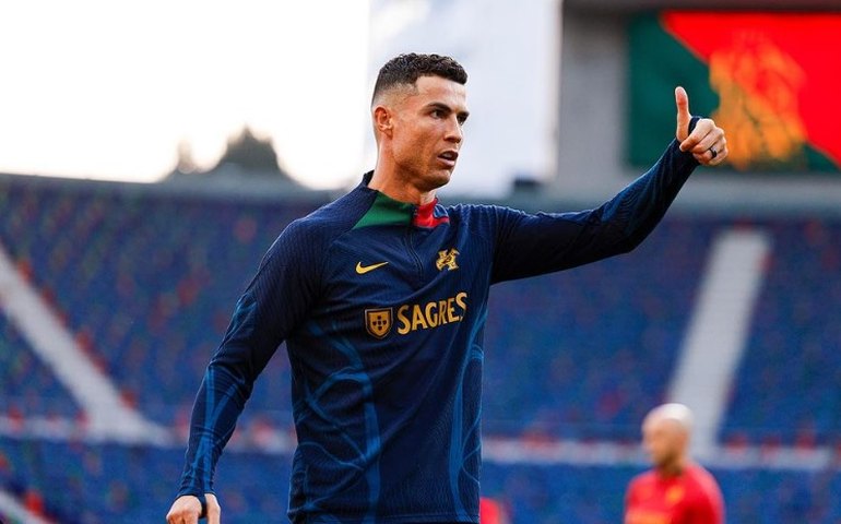 Cristiano Ronaldo faz 40 anos como artilheiro revigorado e almejando milésimo gol