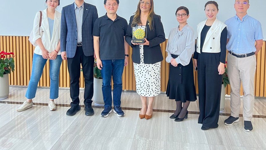 Na China, senadora Dra. Eudócia conhece laboratórios de vacinas contra cânceres