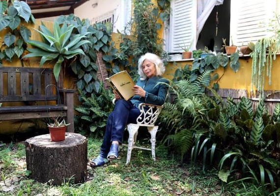 Alice Ruiz é celebrada em mesa sobre poesia