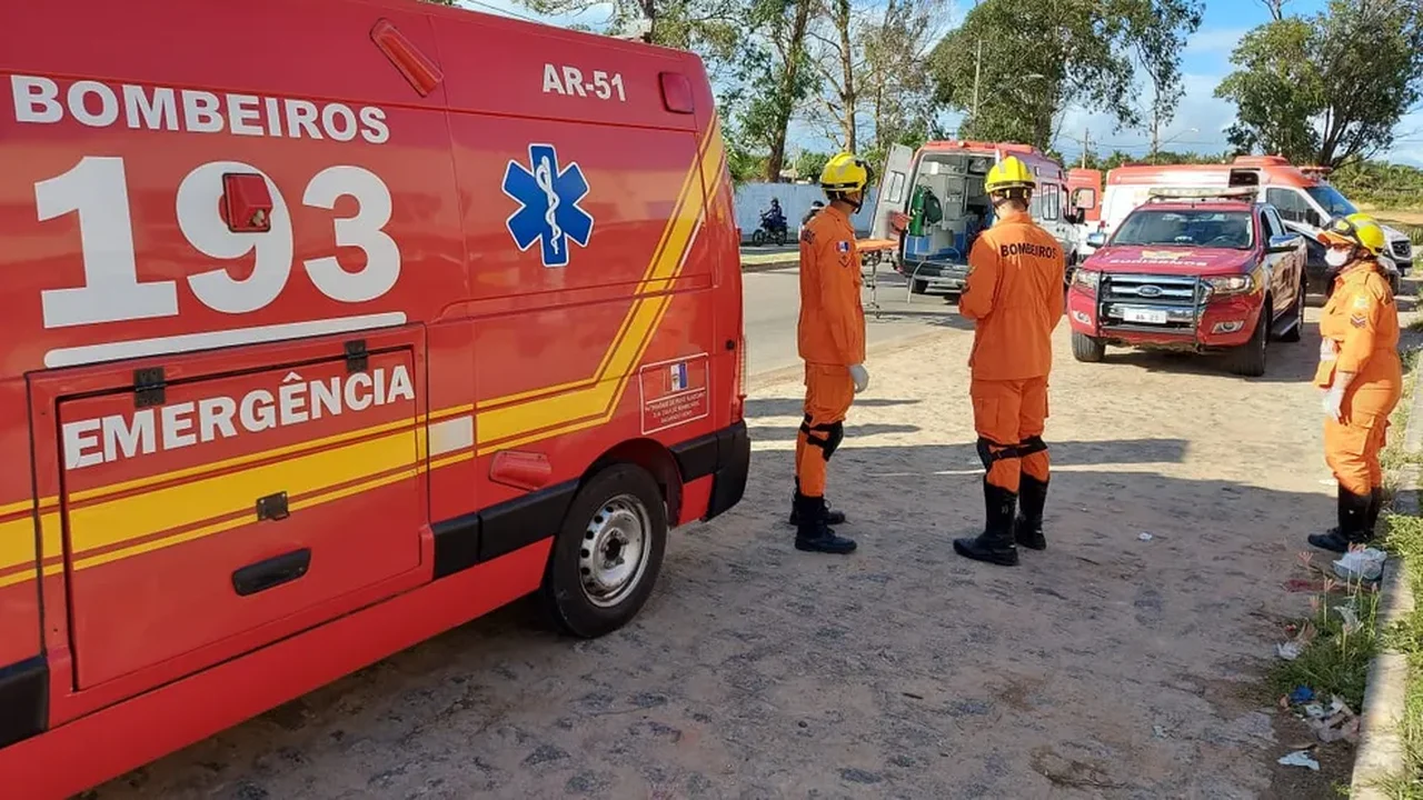 Bebê de dois meses é resgatada por bombeiros após ficar presa dentro de carro na Fernandes Lima