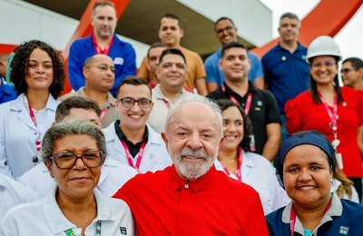 “O Brasil vai se transformar numa potência na produção de remédios”, diz Lula em visita à fábrica do Aché