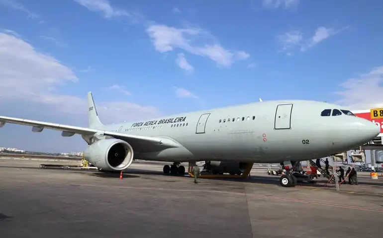 Israel suspende a maioria das restrições de guerra e reabre aeroportos