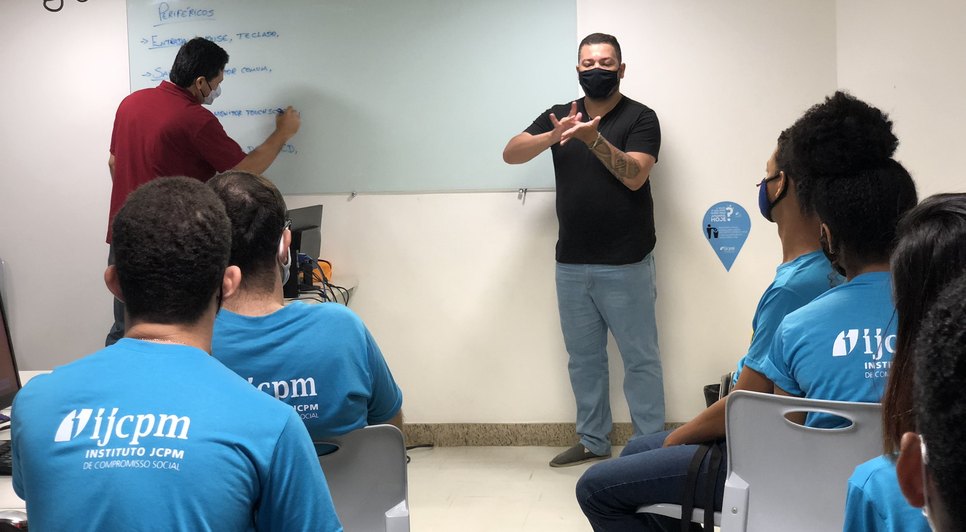 Instituto oferta quatro cursos gratuitos para jovens em Aracaju; saiba como participar
