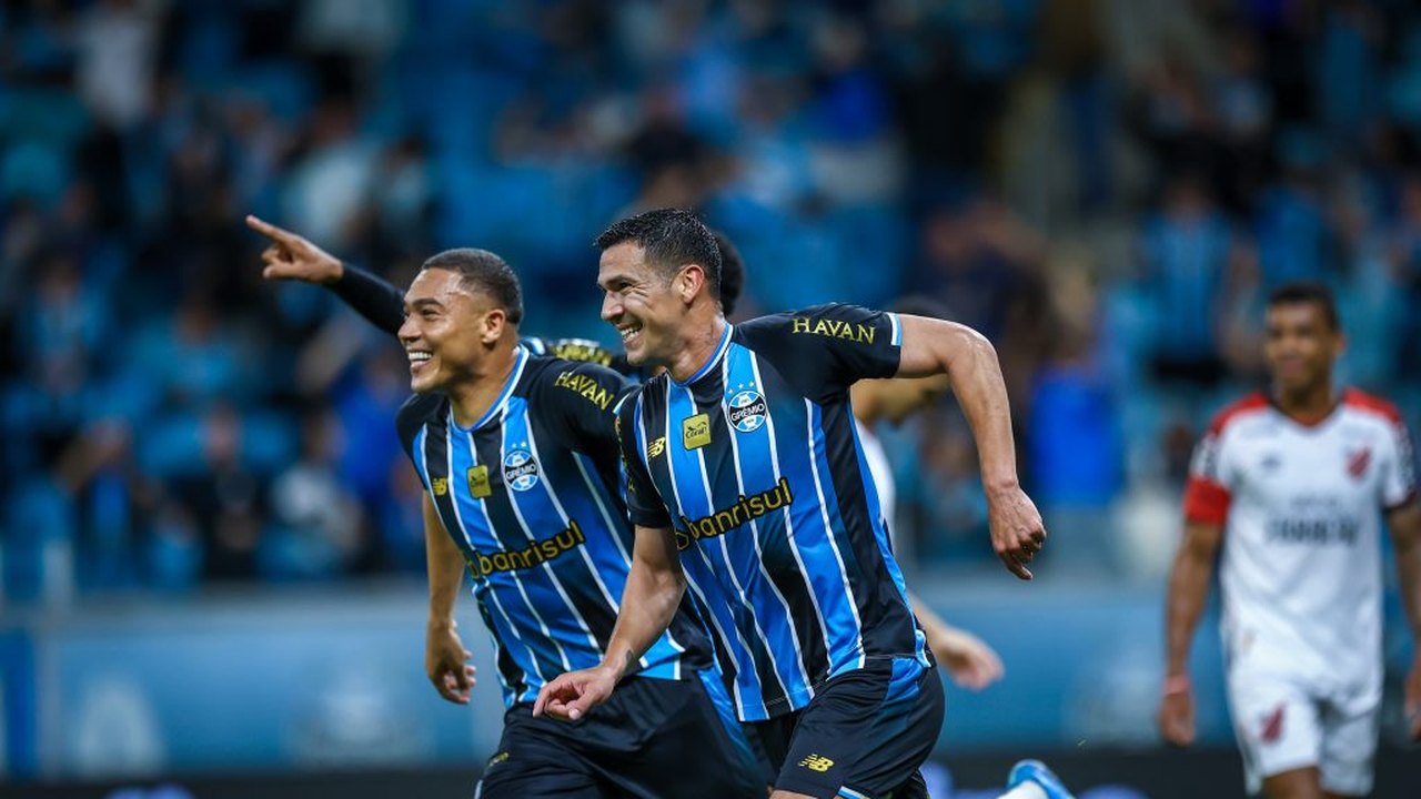 Grêmio vence o Athletico e deixa o Z4 do Brasileirão