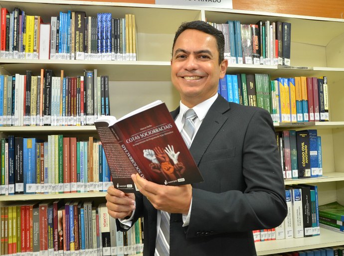 Promotor de Justiça lança livro sobre o programa brasileiro de ação afirmativa