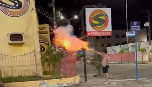 Homens são flagrados soltando fogos em imóveis ligados a Valmir de Francisquinho e prefeito de Itabaiana; VÍDEO