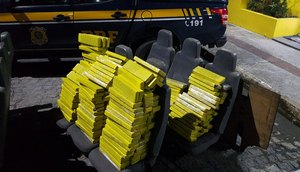 Micro-ônibus é apreendido com 195 quilos de maconha em Nossa Senhora do Socorro