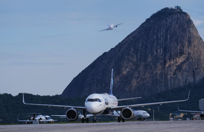 Preços das passagens aéreas acumulam queda de 10,7% desde 2023