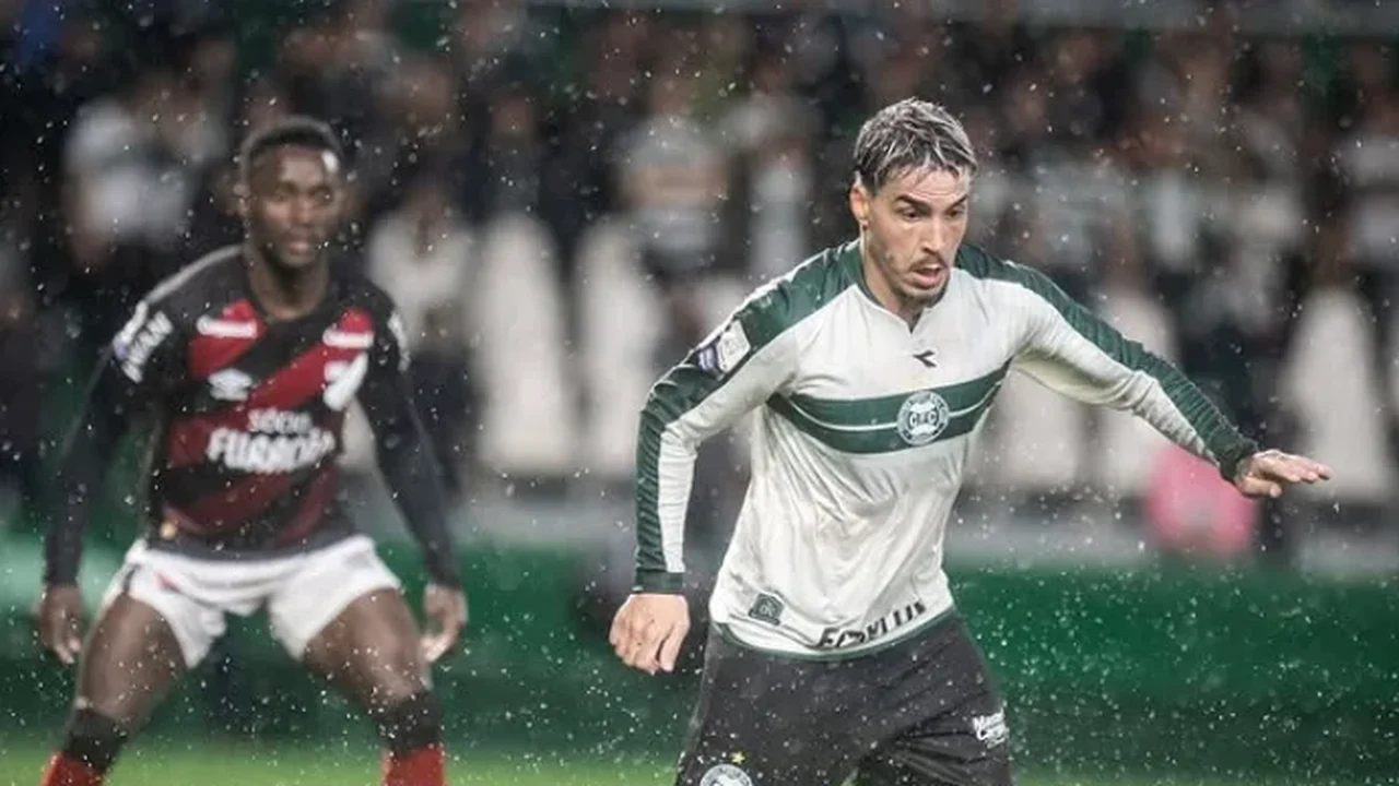 Athletico e Coritiba empatam em jogo com campo alagado e ‘Protocolo Vini Jr.’ no Brasileirão