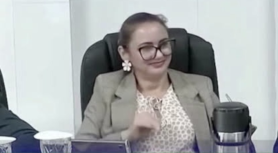 Gesto de vereadora gerou debates nas redes sociais. Foto: Reprodução/Internet.
