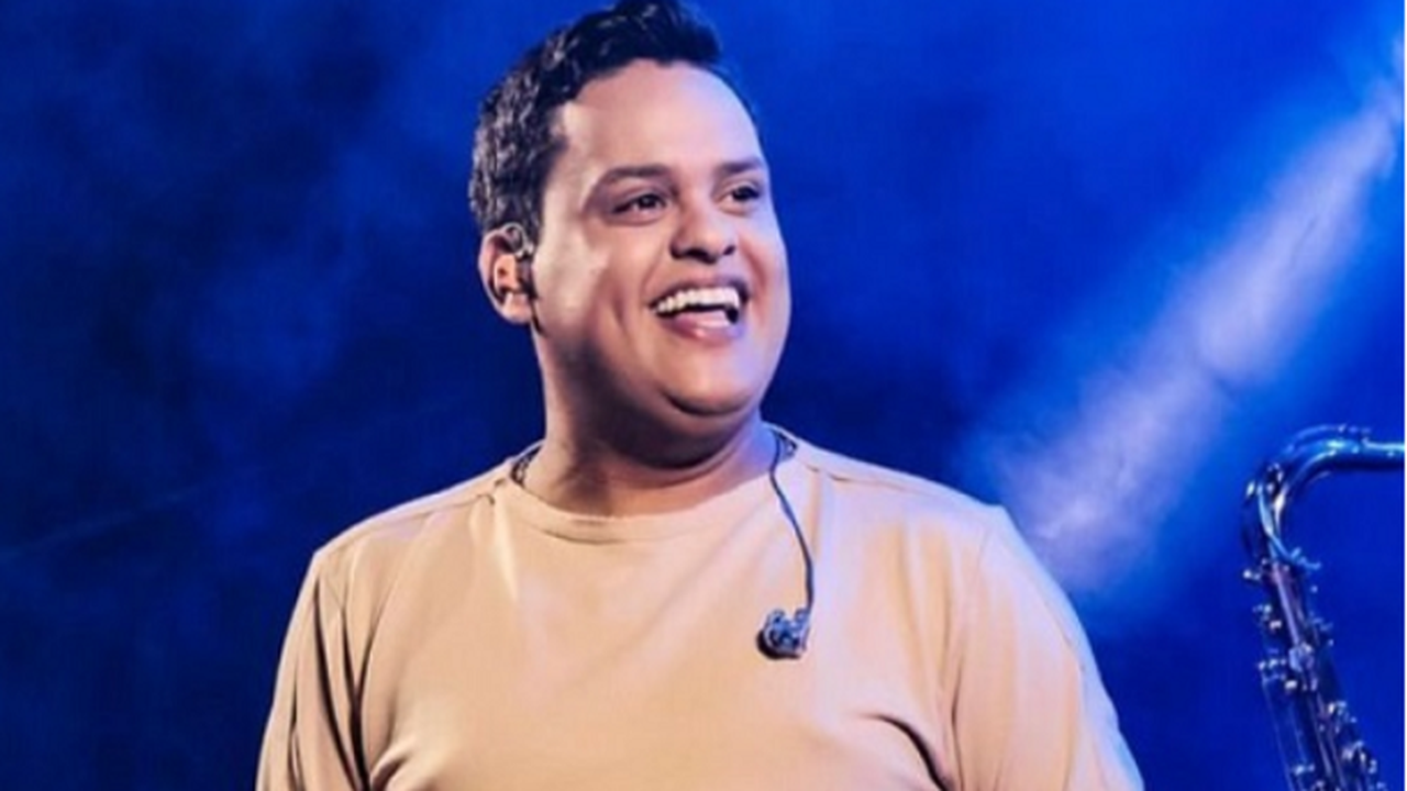 Baiano Thiago Aquino é destaque cantando arrocha