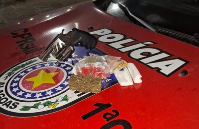 Homem tenta evitar abordagem da PM, mas é flagrado e preso com arma e drogas em Anadia