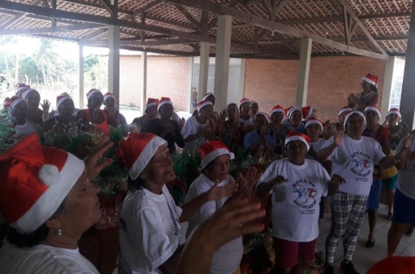 Secretaria de assistência social realiza confraternização com o grupo melhor idade em Penedo