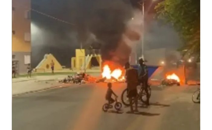 Moradores obstruíram avenida em protesto contra a ação policial