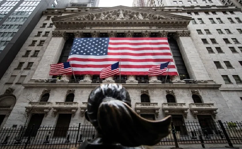 Bolsas de NY fecham em alta, lideradas por tecnologia; Dow Jones e S&P 500 renovam recordes