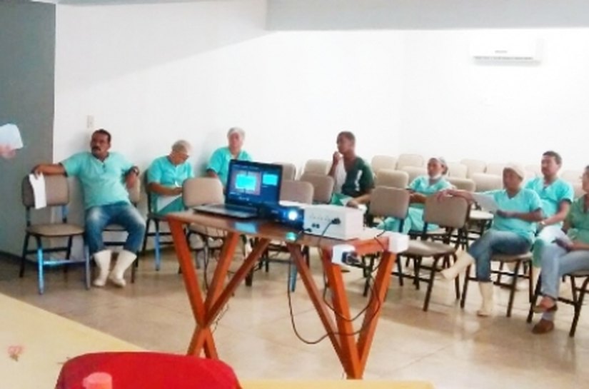 Hospital Helvio Auto capacita equipe do setor de higienização