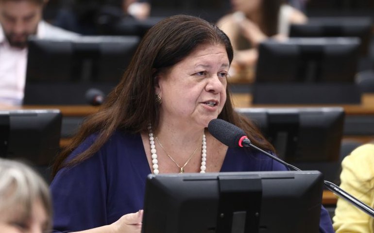 Lei amplia licença-maternidade após internações prolongadas