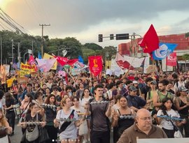 Milhares protestam em Praga contra plano de reformulação do financiamento da mídia pública