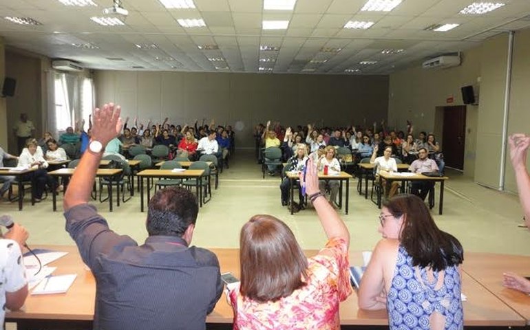 Deputada Rosinha da Adefal comemora a aprovação da PEC da Vaquejada