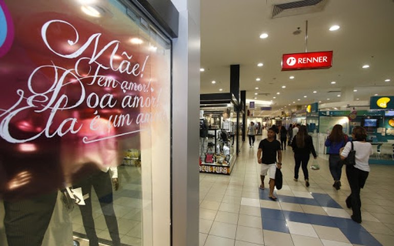 Demanda por crédito no País sobe 13% em abril, impulsionada por Dia das Mães