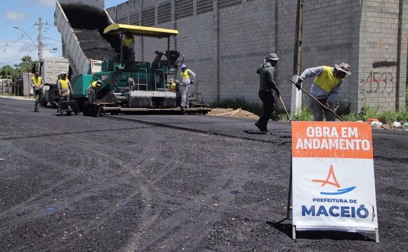 Prefeitura conclui pavimentação na Avenida B, no bairro da Cidade Universitária
