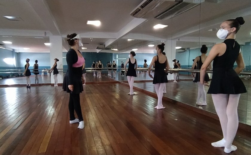 Projeto Ballet a Serviço da Educação: parceria entre a bailarina Maria Emília Clark e a Diteal retoma aulas presenciais