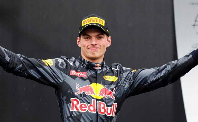 Verstappen se destaca, mas Hamilton volta a liderar treino livre na Austrália