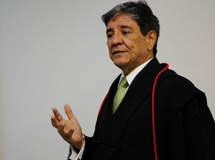Promotor Eládio Estrela é homenageado por sua atuação firme em Penedo
