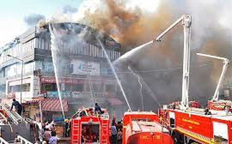 Incêndio na capital da Índia deixa ao menos onze mortos