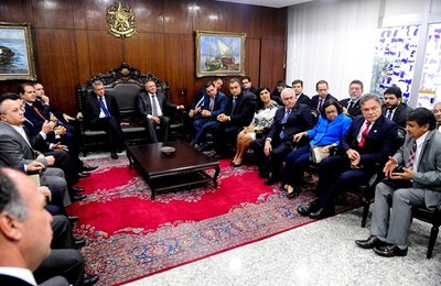Renan media acordo entre Michel Temer e governadores do NO, NE e CO 
