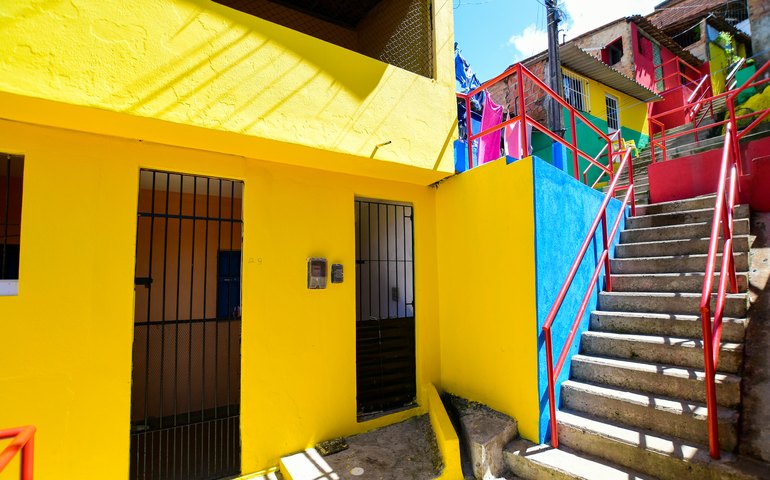 'Vida Nova nas Grotas' está transformando a vida dos moradores do morro do Ary